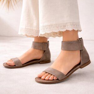 Frye Taupe Carson Leather Ankle Zip Back Strap Sandals Size 9M Flat Comfy Summer